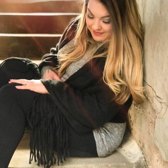 Meet your Posher, Paige - Picture 1 of 1